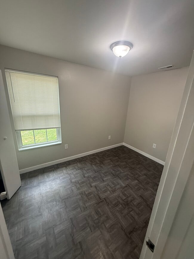 Building Photo - 204 Cude Ln