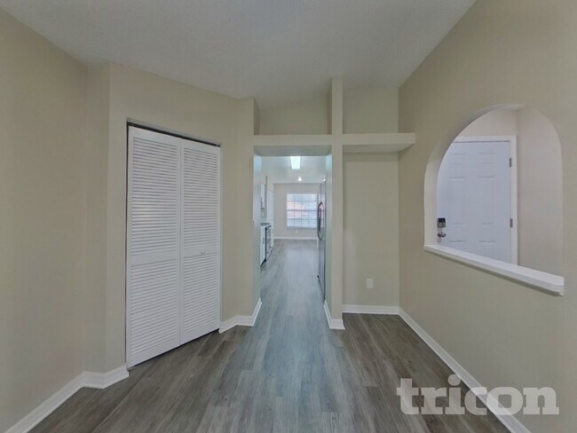 Foto del edificio - 947 Sandywood Dr