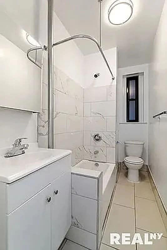Building Photo - 164 Waverly Place