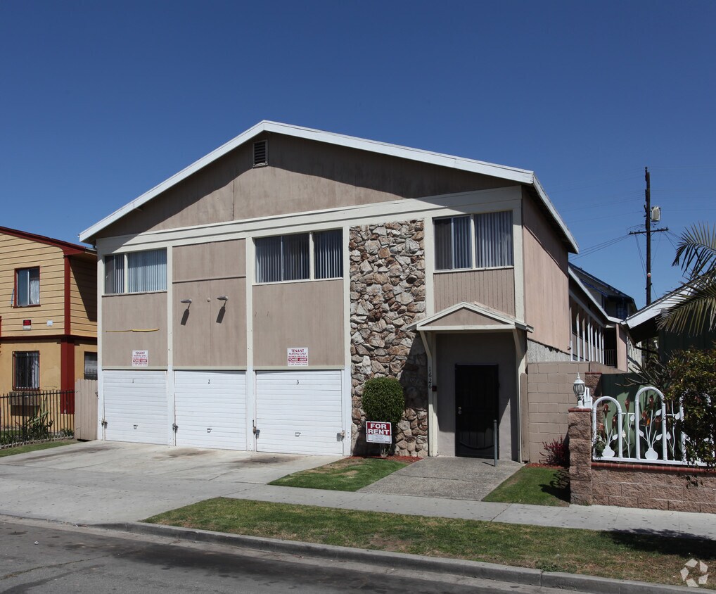 Primary Photo - 1626 Pine Ave