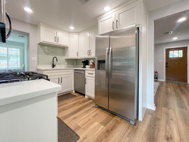 Foto del edificio - 3010 Cole Ave