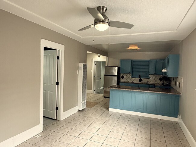 Building Photo - Move in ready -Cute and cozy 1 br house with bonus rooms