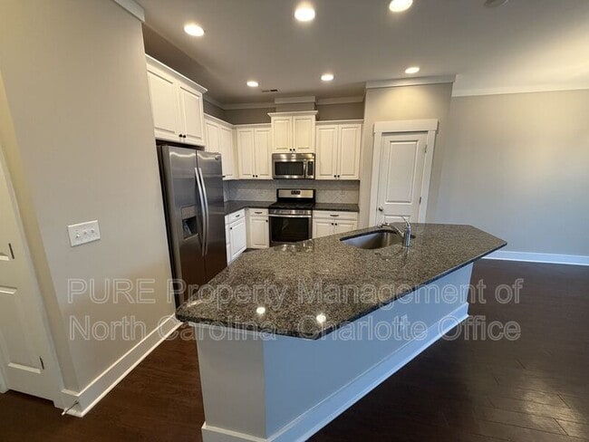 Building Photo - 2731 Tranquil Oak Pl