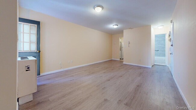 Foto del edificio - 87-30 62nd Ave