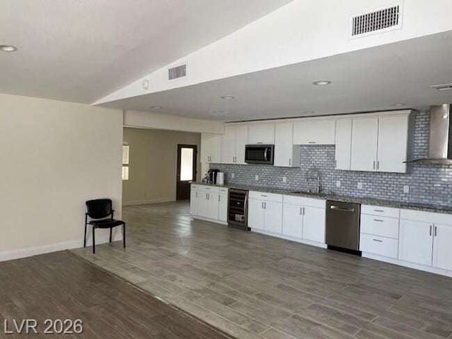 Building Photo - 2047 Westwind Rd