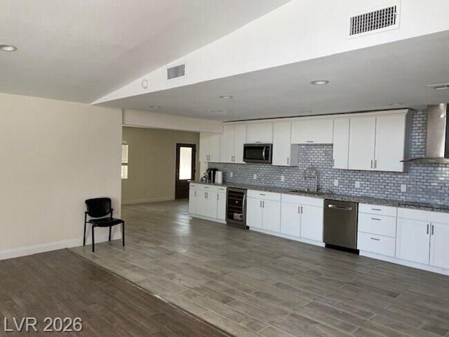 Foto del edificio - 2047 Westwind Rd