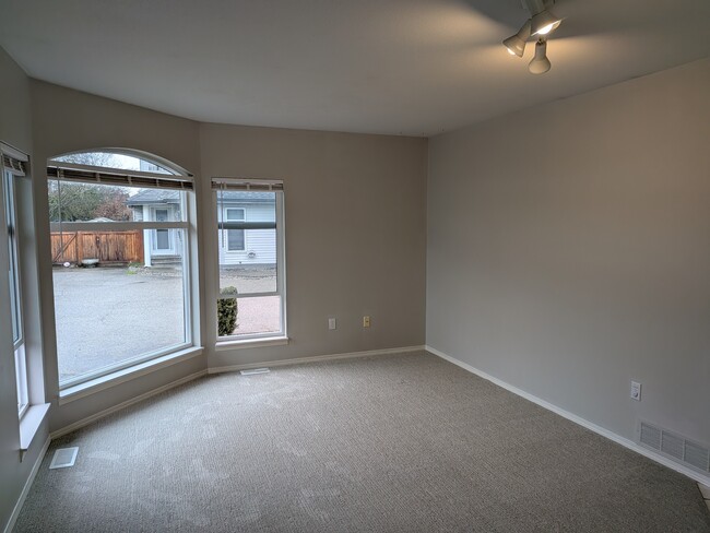 Building Photo - 9457 Broadway