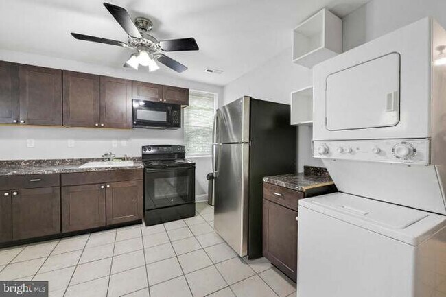 Foto del edificio - 236 E 25th St