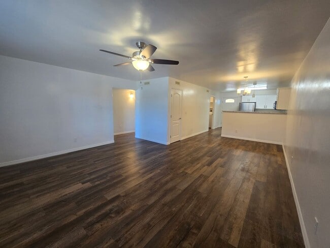 Building Photo - Quiets, Comfortable Living