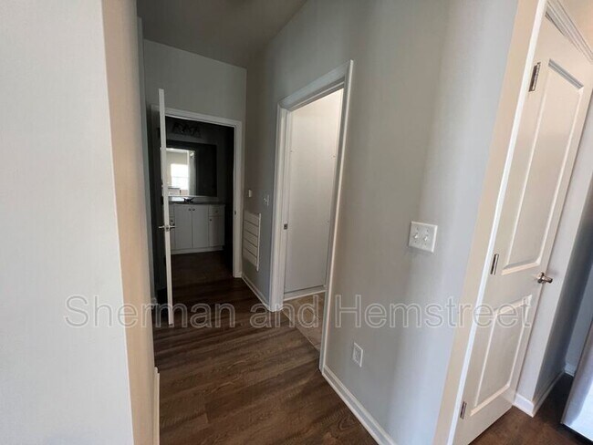 Foto del edificio - 655 Dobhill Ln