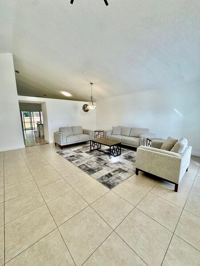 Foto del edificio - 22449 Middletown Dr