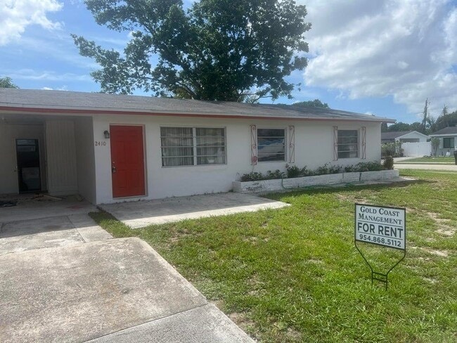 Building Photo - 2410 SW 44th Ave