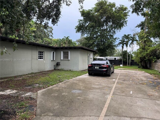 Foto del edificio - 1543 NE 144th St