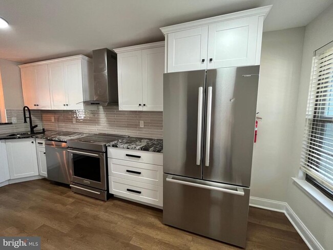Building Photo - 5 Chablis Ct