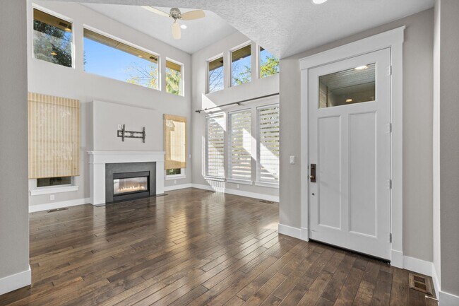 Foto del edificio - Luxury Living in Harris Ranch | 3 Bed + Office | 3 Bath | 2,713 Sq Ft