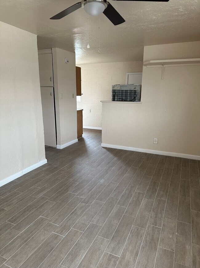 Foto del edificio - 1711 E Idaho Ave
