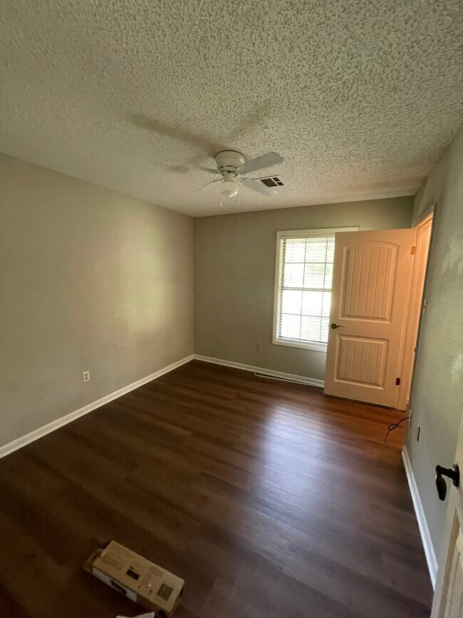 Building Photo - 206 Timber Ln St