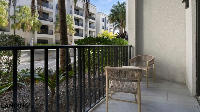 Foto del edificio - 2250 McGregor Blvd