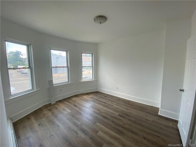 Foto del edificio - 220-222-222 Maplewood Ave