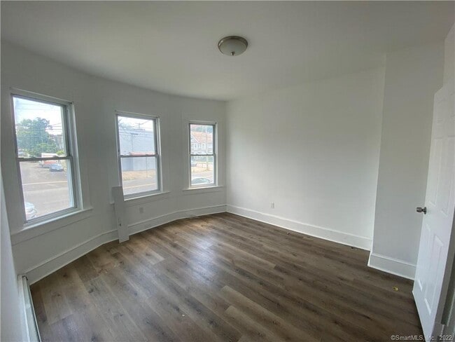 Building Photo - 222 Maplewood Ave