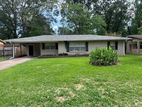 Building Photo - 827 Berwood Dr
