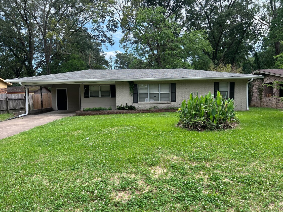 Primary Photo - 827 Berwood Dr