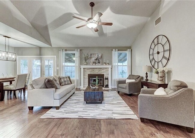 Foto del edificio - 8914 Bridgewood Trail