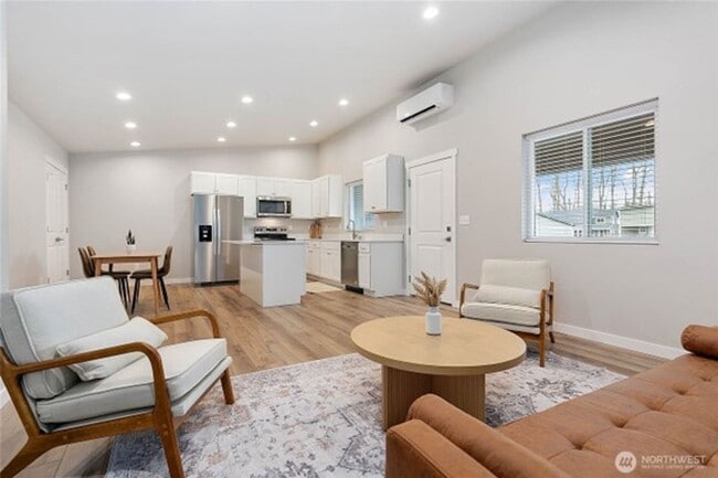 Building Photo - 310 Everson Rd