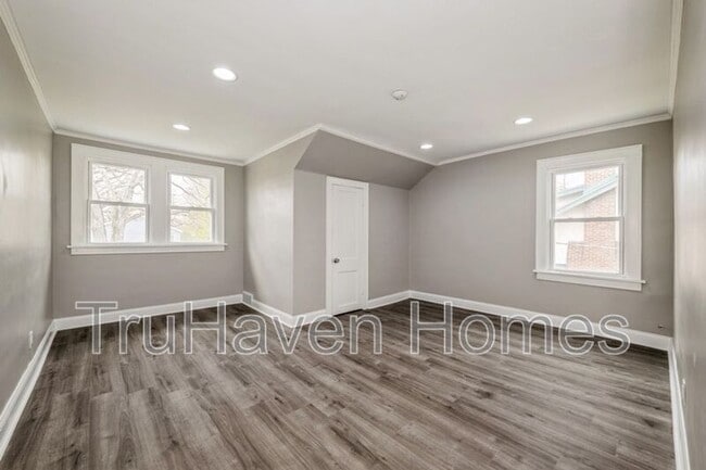 Building Photo - 545 Skokie Ave