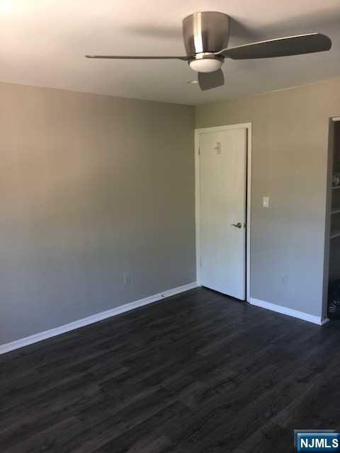 Building Photo - 2111 Hawthorne Ln