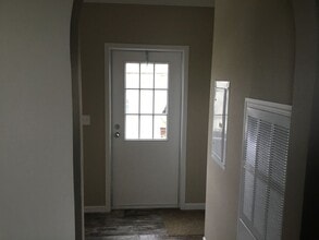 Building Photo - 1510 Alan Dr