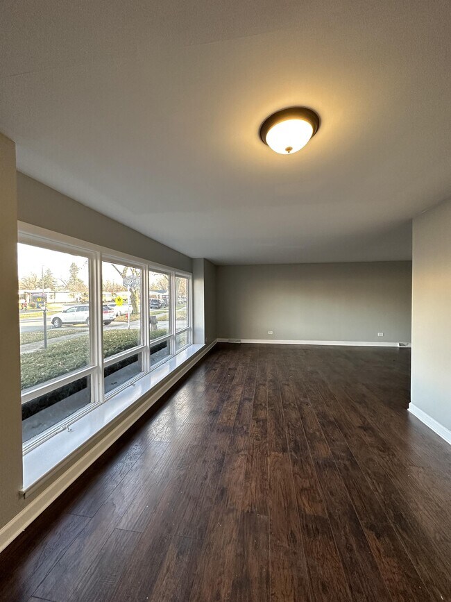 Building Photo - 506 Longwood Dr