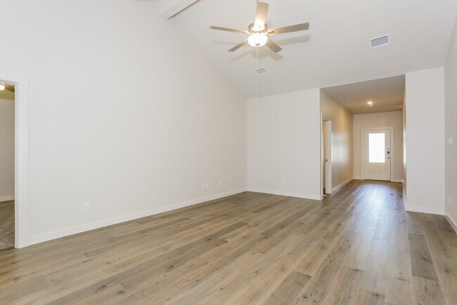 Foto del edificio - 1540 Woodwinds Dr