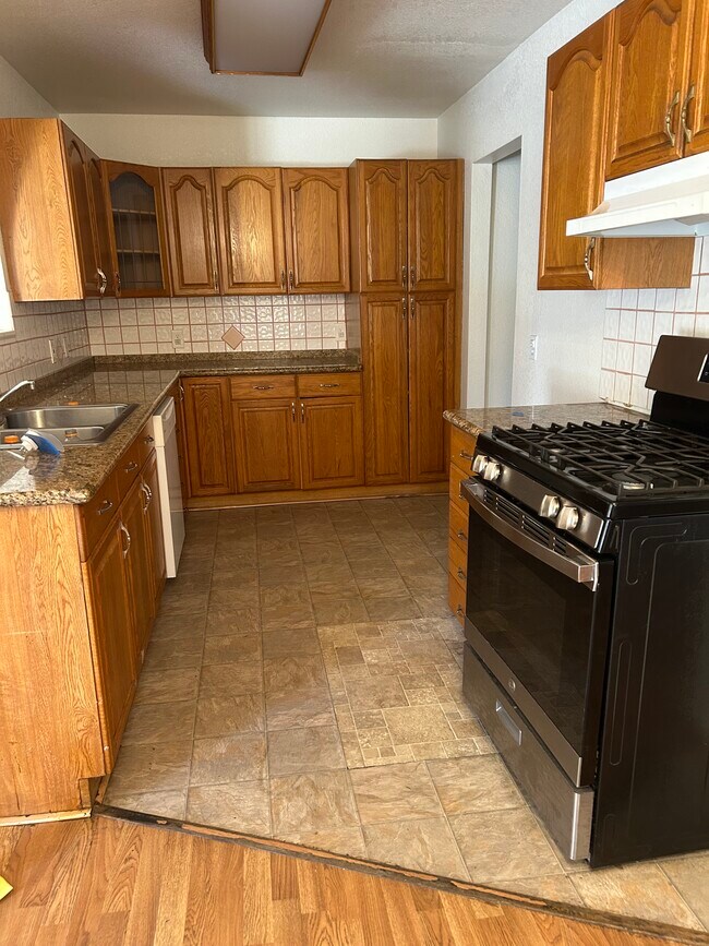 Foto del edificio - 44330 Glenraven Rd