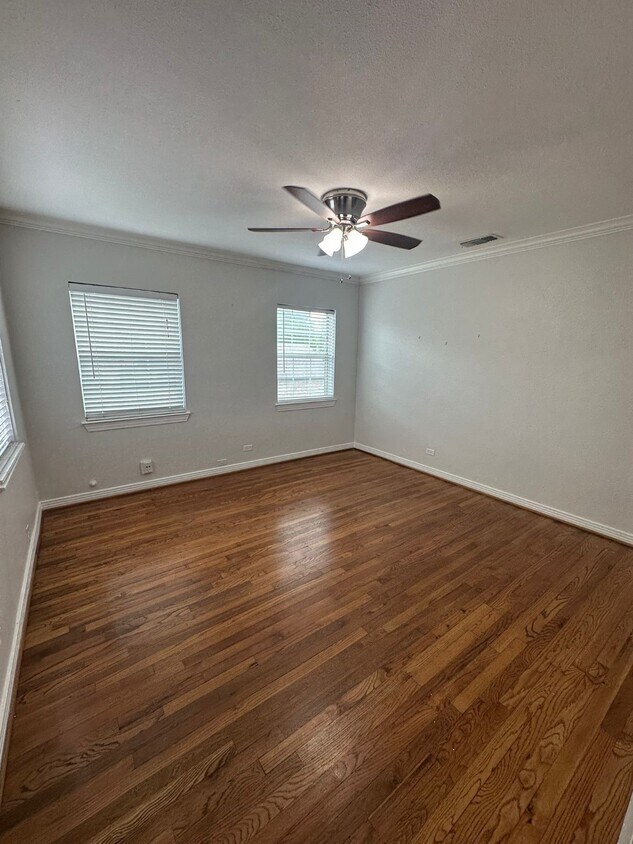 Foto principal - 5505 Martel Ave