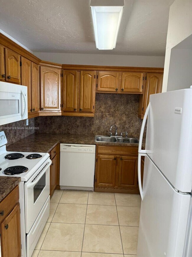 Foto del edificio - 7010 NW 186th St