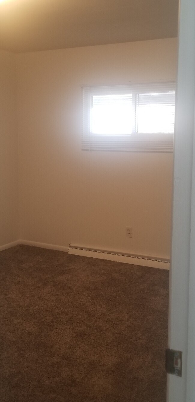 bedroom 2 - 248 Pleasant Dr