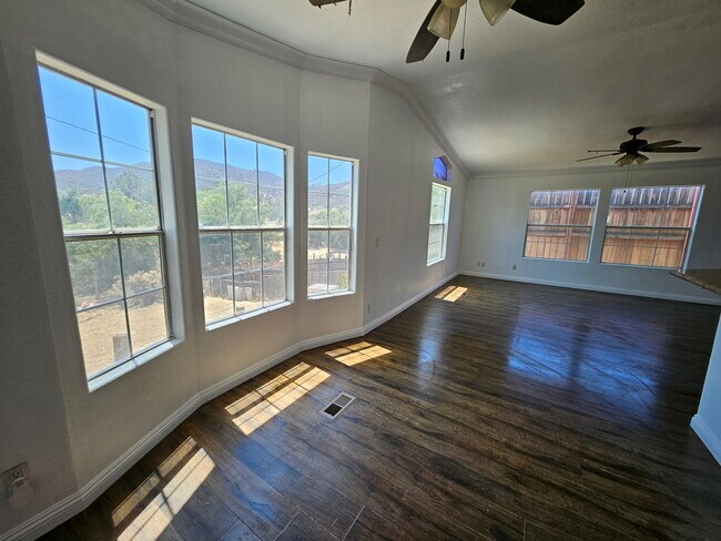 Foto del edificio - 24405 Manzanita Rd