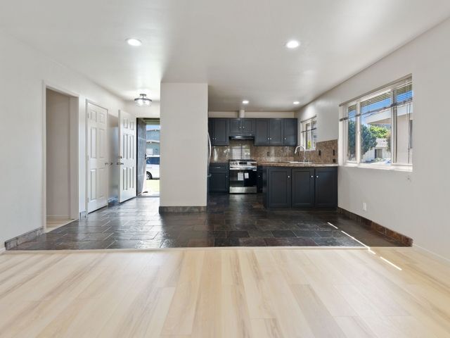 Foto del edificio - 3913 W 178th St