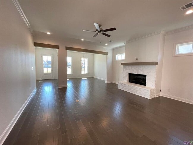 Foto del edificio - 4 Bedroom House in Materra with Fenced Yard