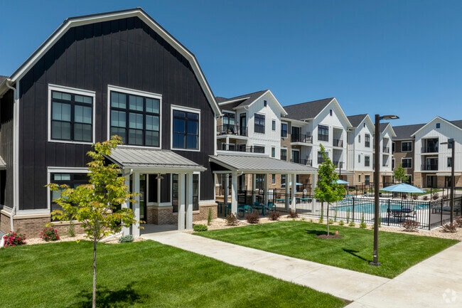 Fotografía del edificio - Homestead Luxury Apartments