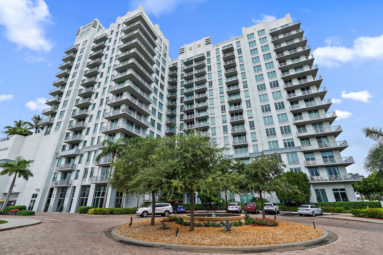 Foto principal - 300 S Australian Ave