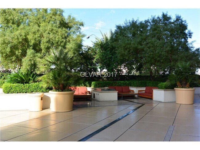 Building Photo - 1 month stay at luxury high rise condo sui...