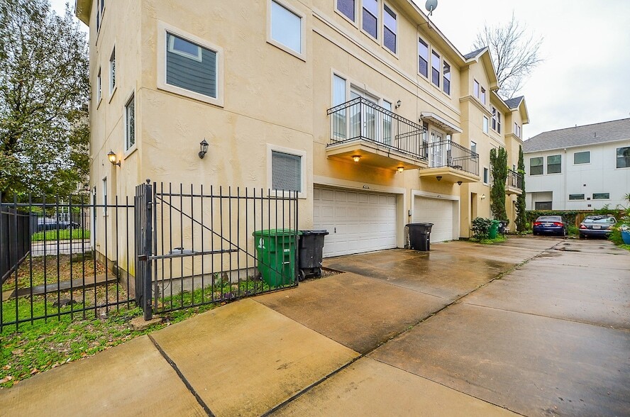 Primary Photo - 1610 Holman St