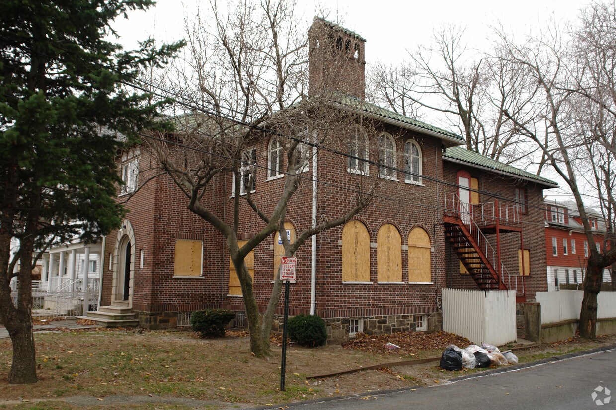 Building Photo - 252 10th Ave