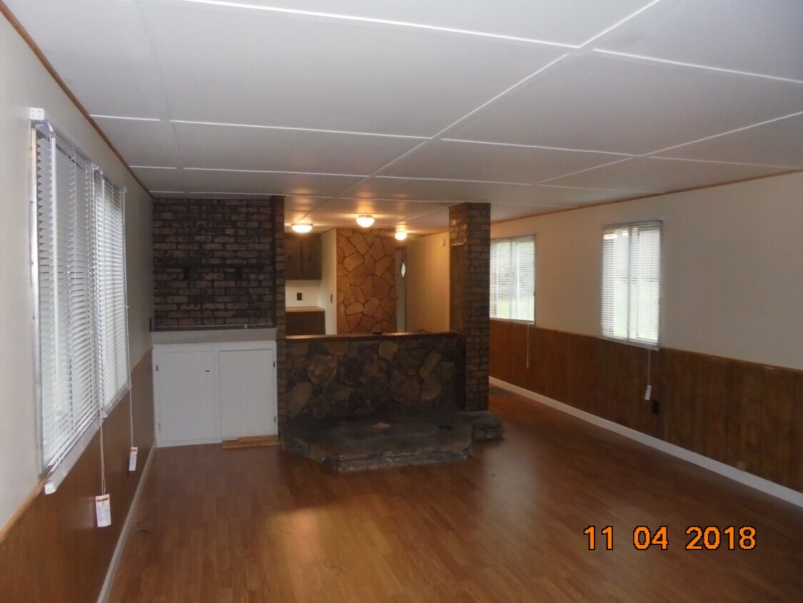Building Photo - Dana ln