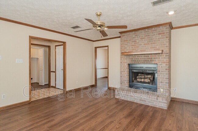 Building Photo - 713 Sweet Ridge Rd