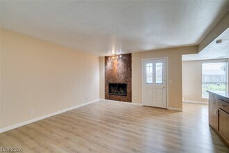 Building Photo - 1604 Justin Pl