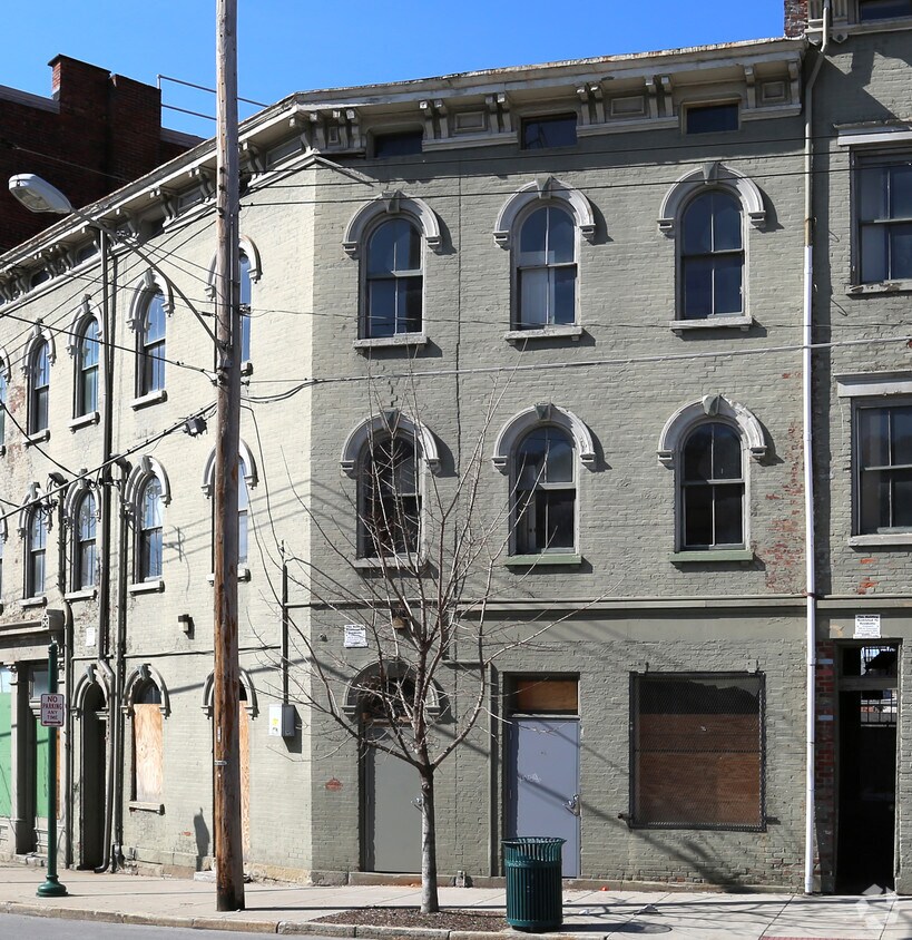 Building Photo - 167 E McMicken Ave