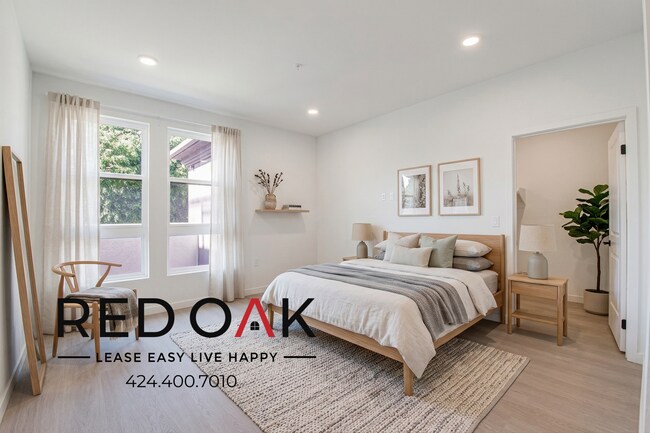 Building Photo - 856 S Gramercy Dr